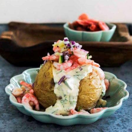 Bakad potatis med skagenröra