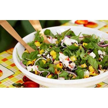 Fruktig bönsallad med fetaost och nötter