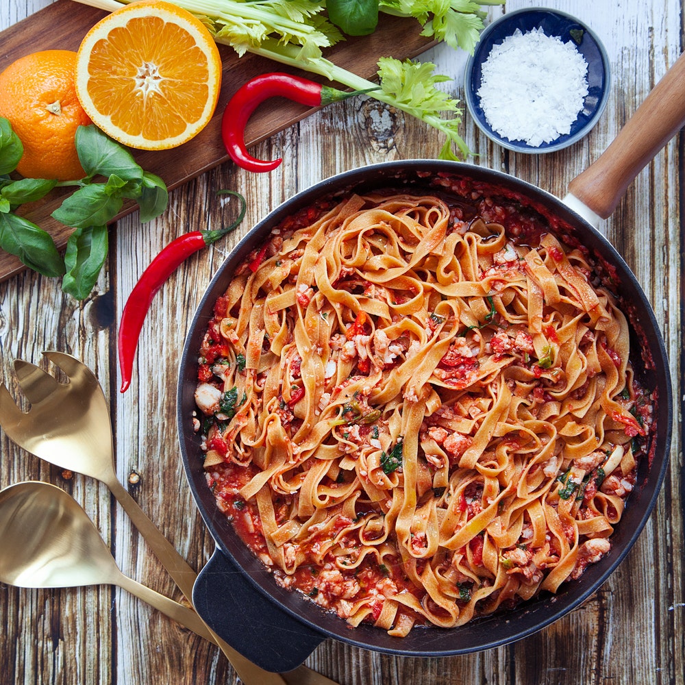 Chilitagliatelle al ´ ouvo med torsk i tomatsås