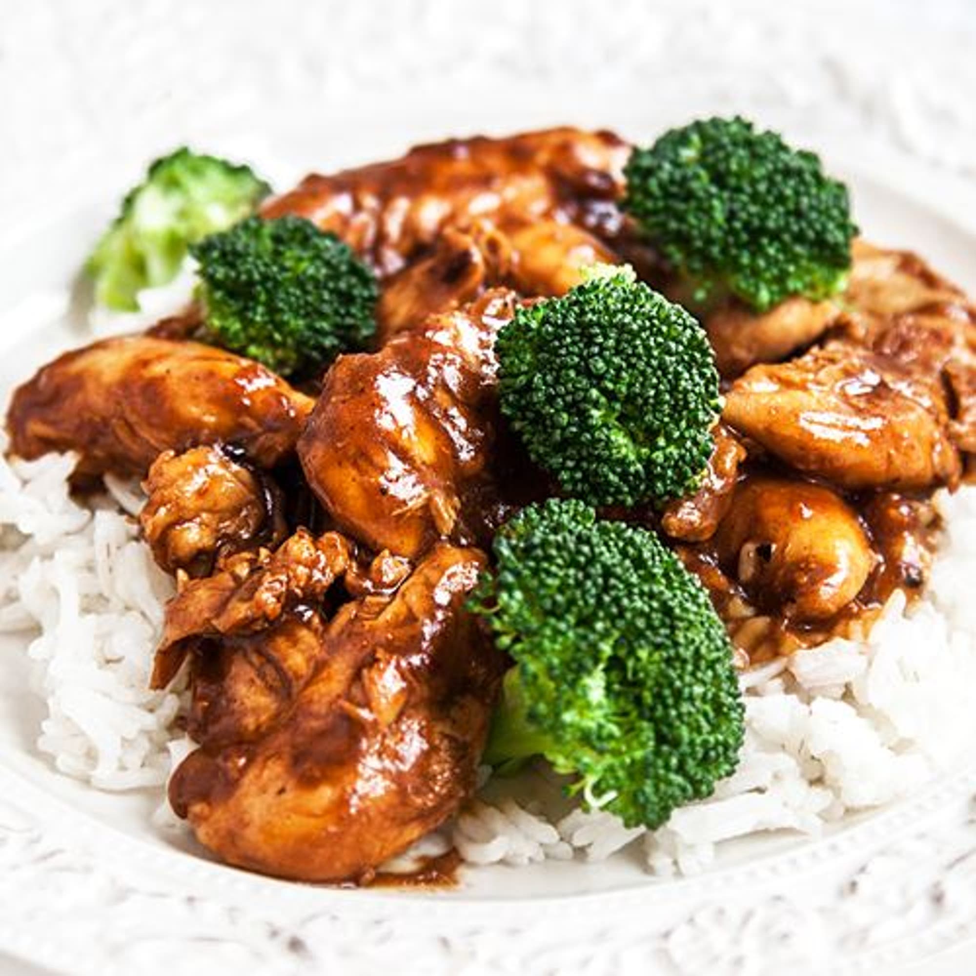 Het apelsin- och ingefärskyckling med broccoli