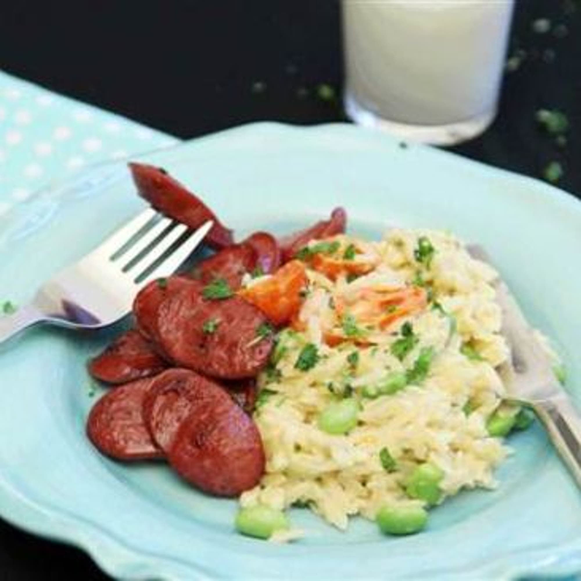 Krämig risoni med sojabönor och chorizo