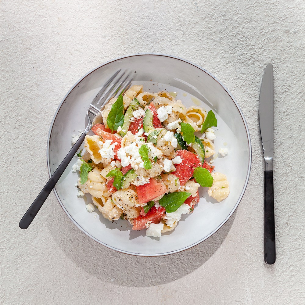 Pastasallad med vattenmelon och fetaost