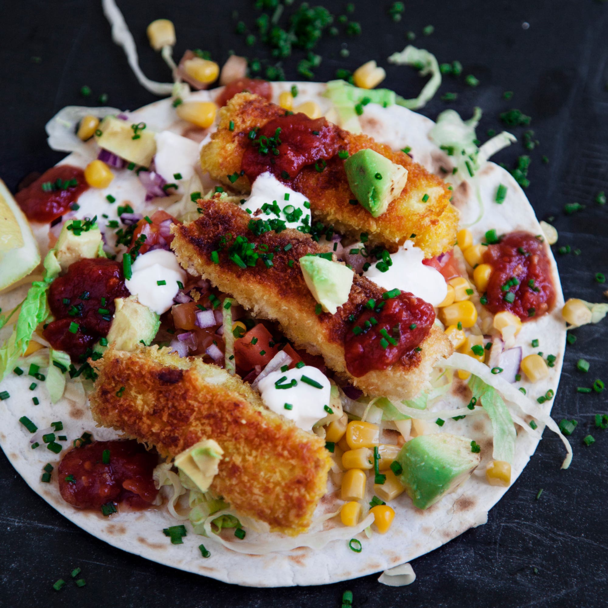 Malins fish tacos med klassiska tillbehör