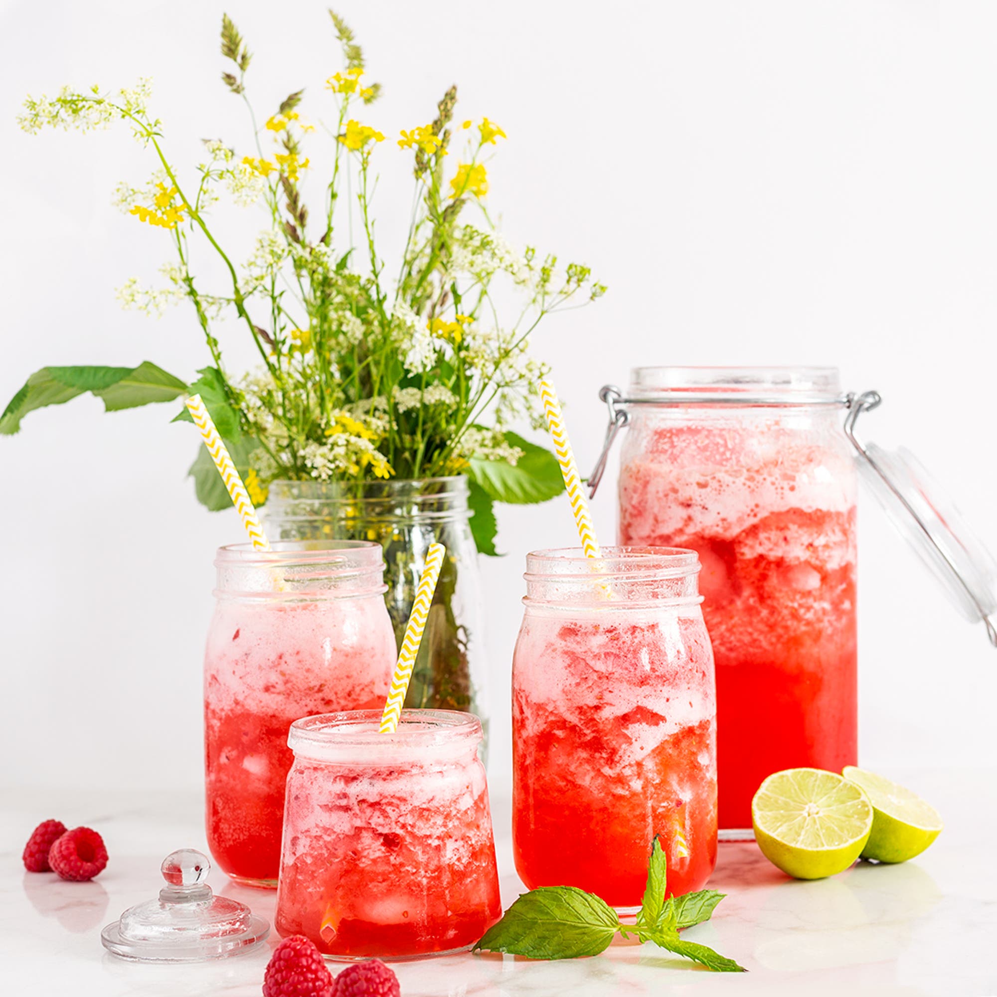 Hallondrink med lime och citron