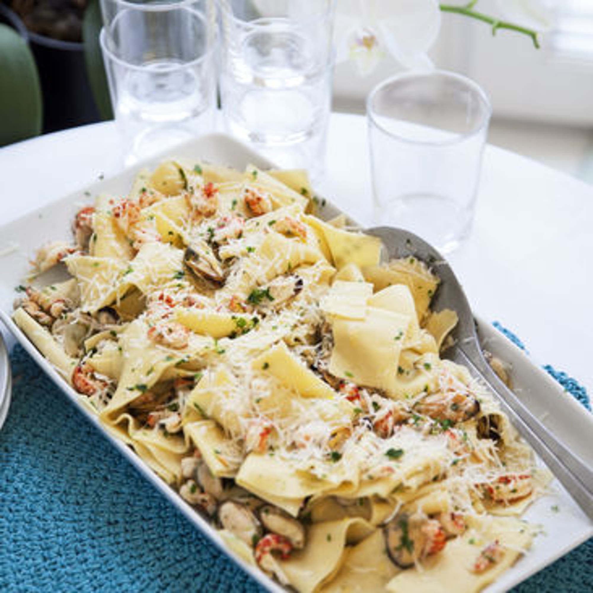 Mat-Tinas papardelle med skaldjur och gremolata