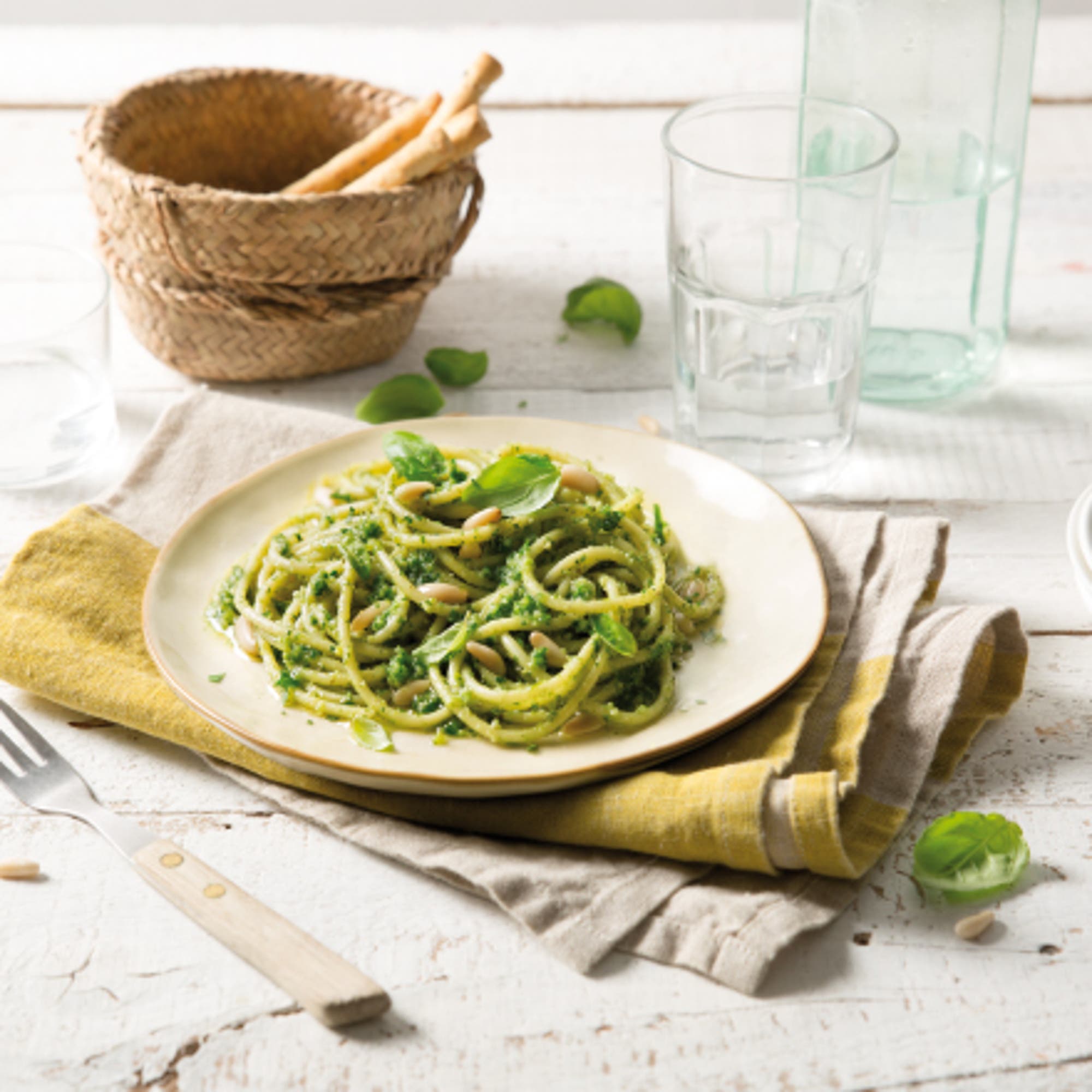 Barilla Spaghetti med Pesto Alla Genovese, pinjenötter och färsk basilika