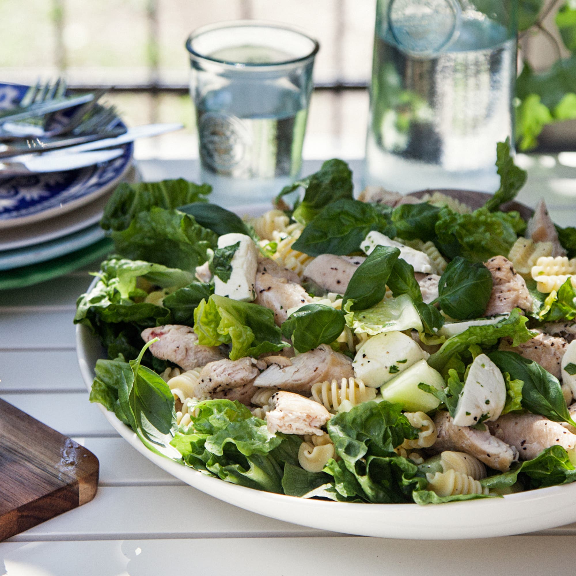 Kycklingsallad med äpple och selleri