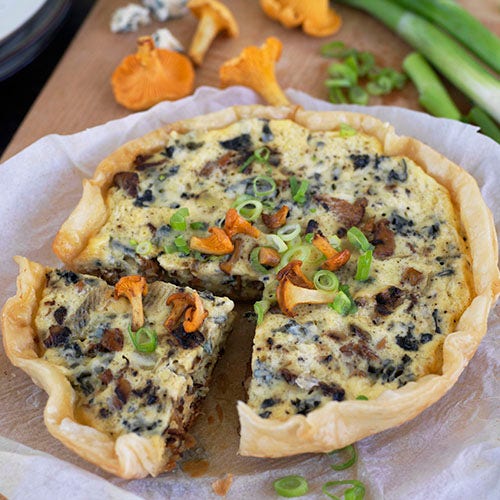 Kantarellquiche med ädelost