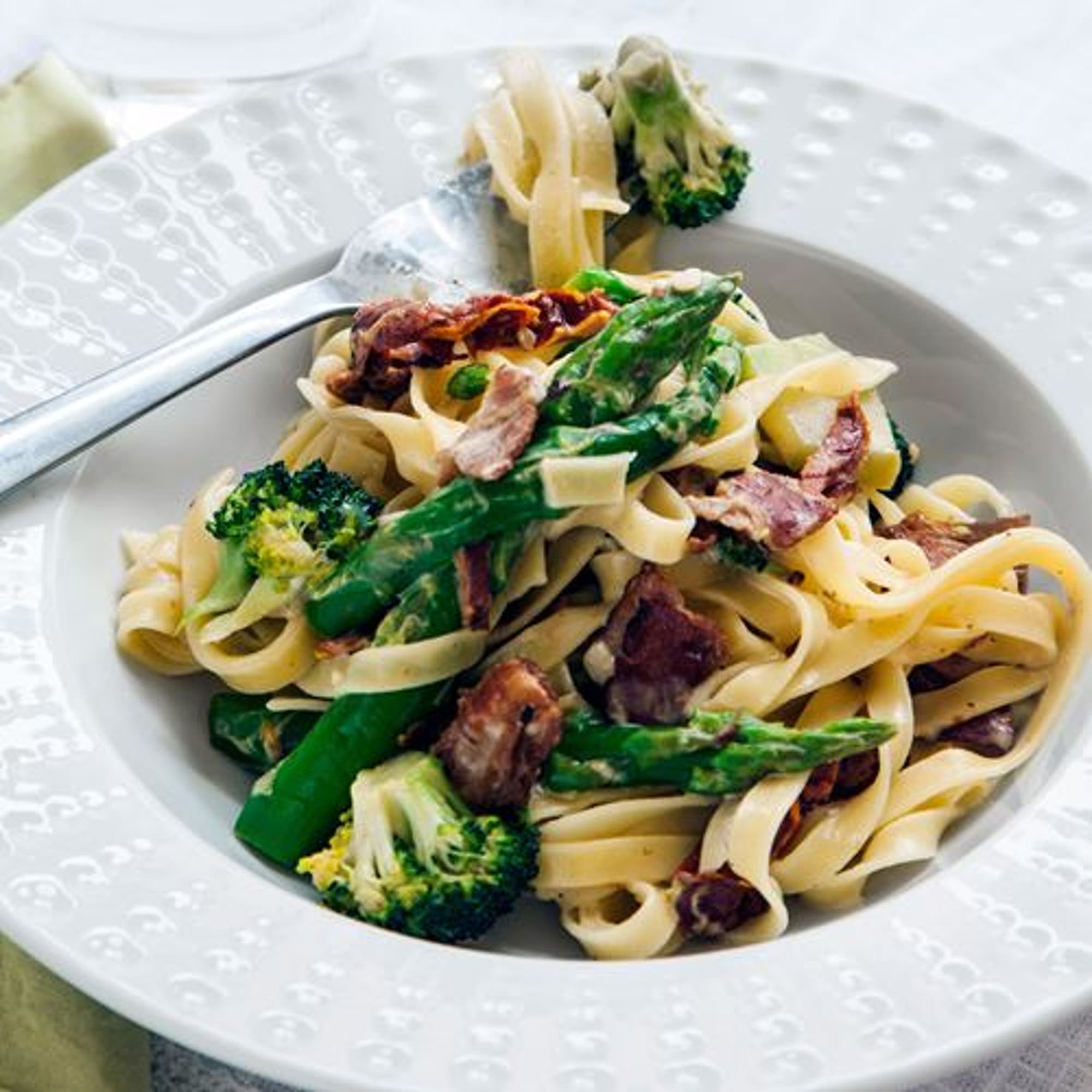 Tagliatelle Alfredo med soltorkad tomat och fejkon