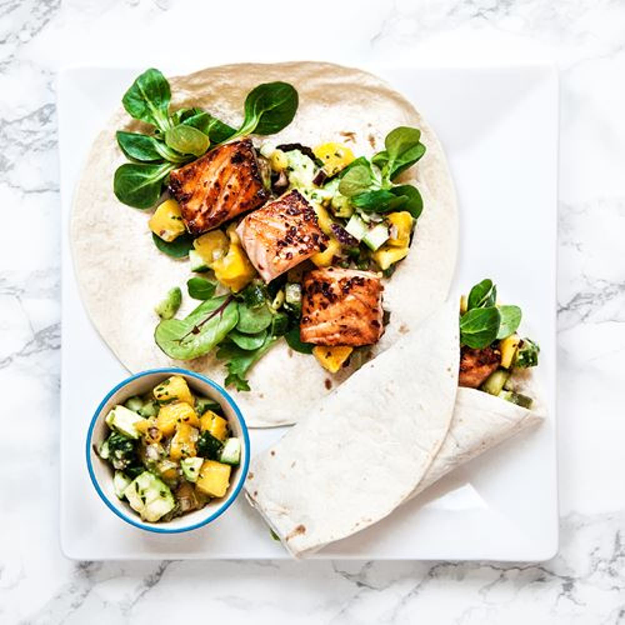 Fishtaco med mango- och avokadosallad