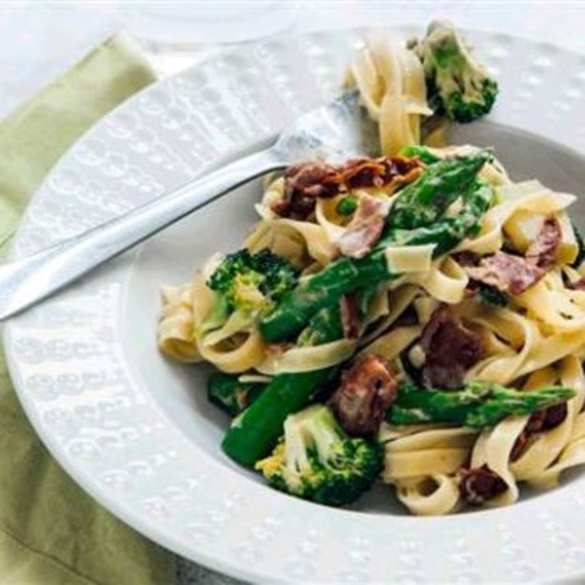 Tagliatelle Alfredo med soltorkad tomat och bacon