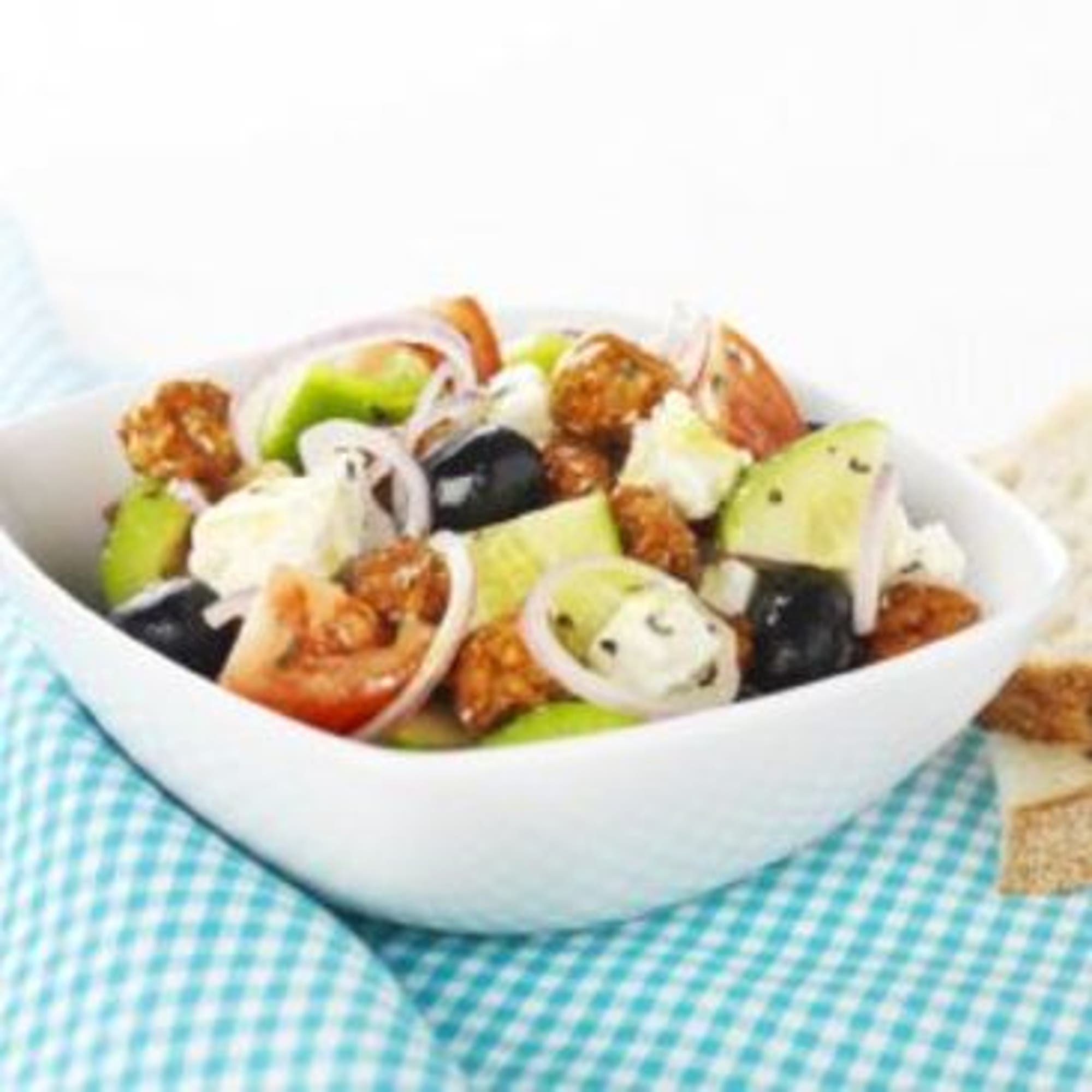 Grekisk sallad med miniköttbullar
