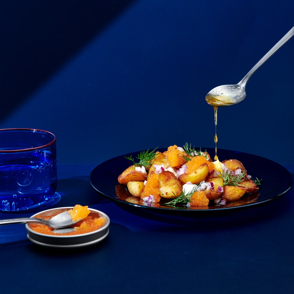 Krossad stekt potatis med löjrom och brynt smör