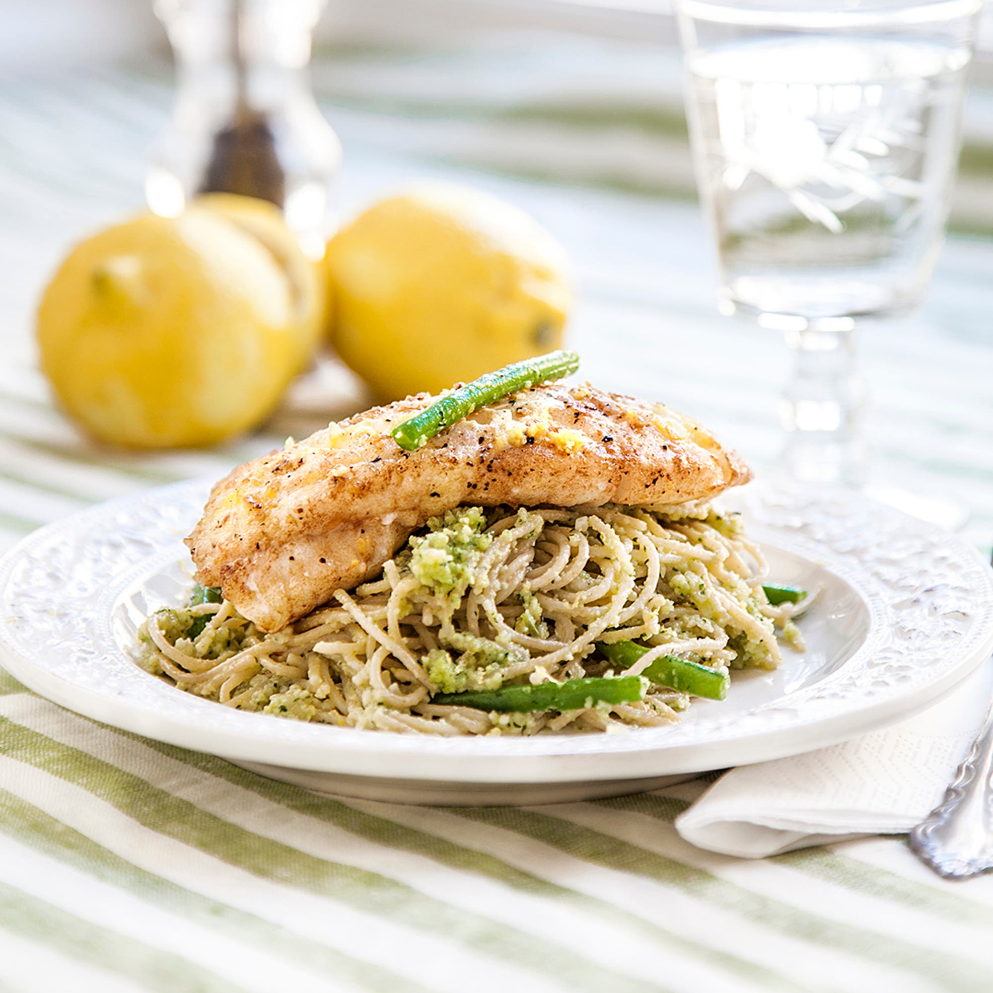 Pestopasta med citronkryddad fisk