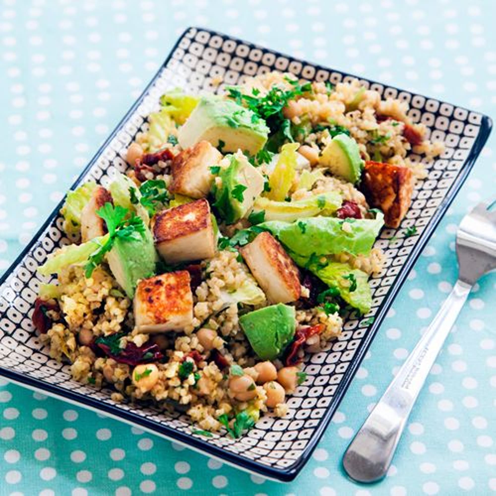 Stekt halloumi med bulgursallad och soltorkade tomater