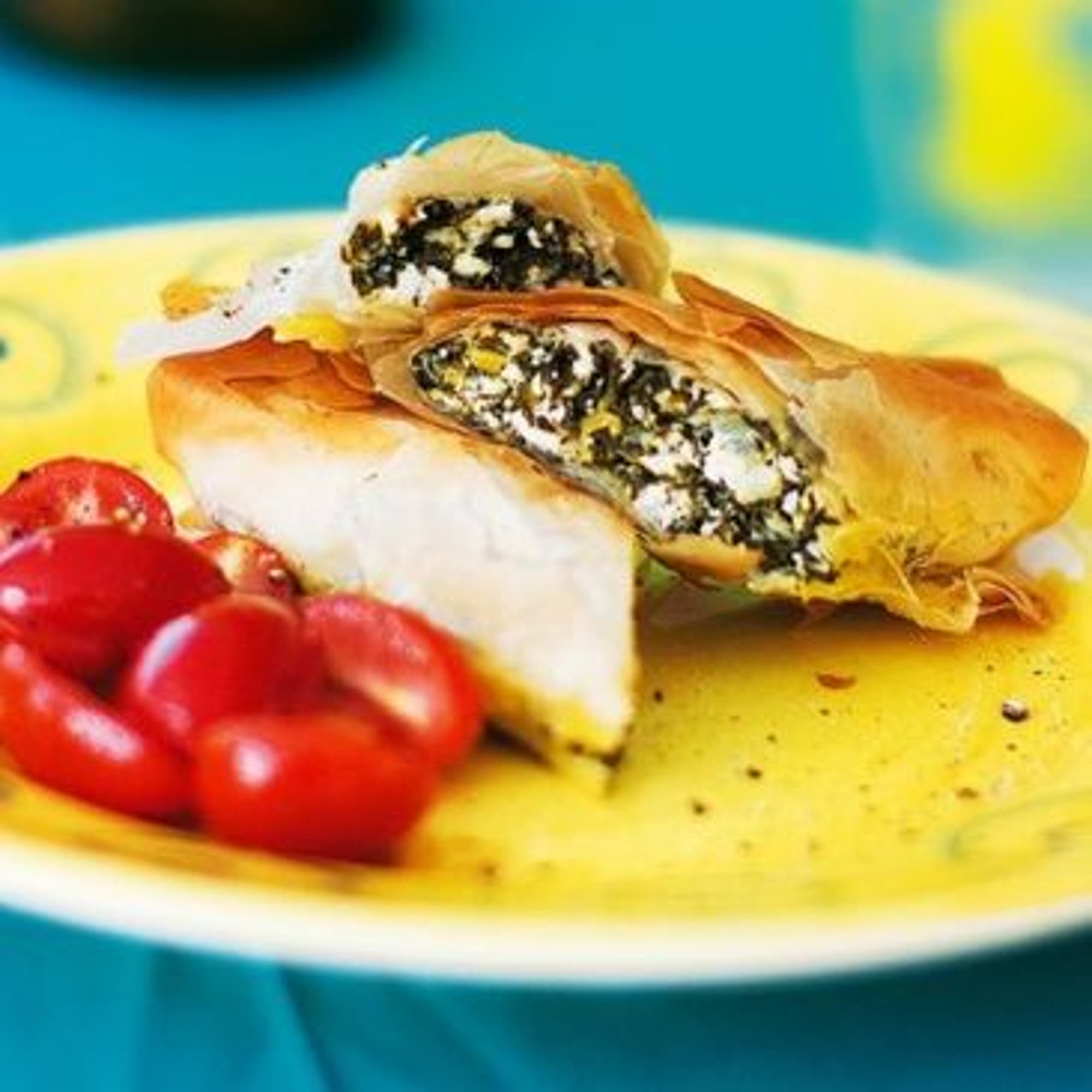 Filodegknyten med feta- och spenatfyllning