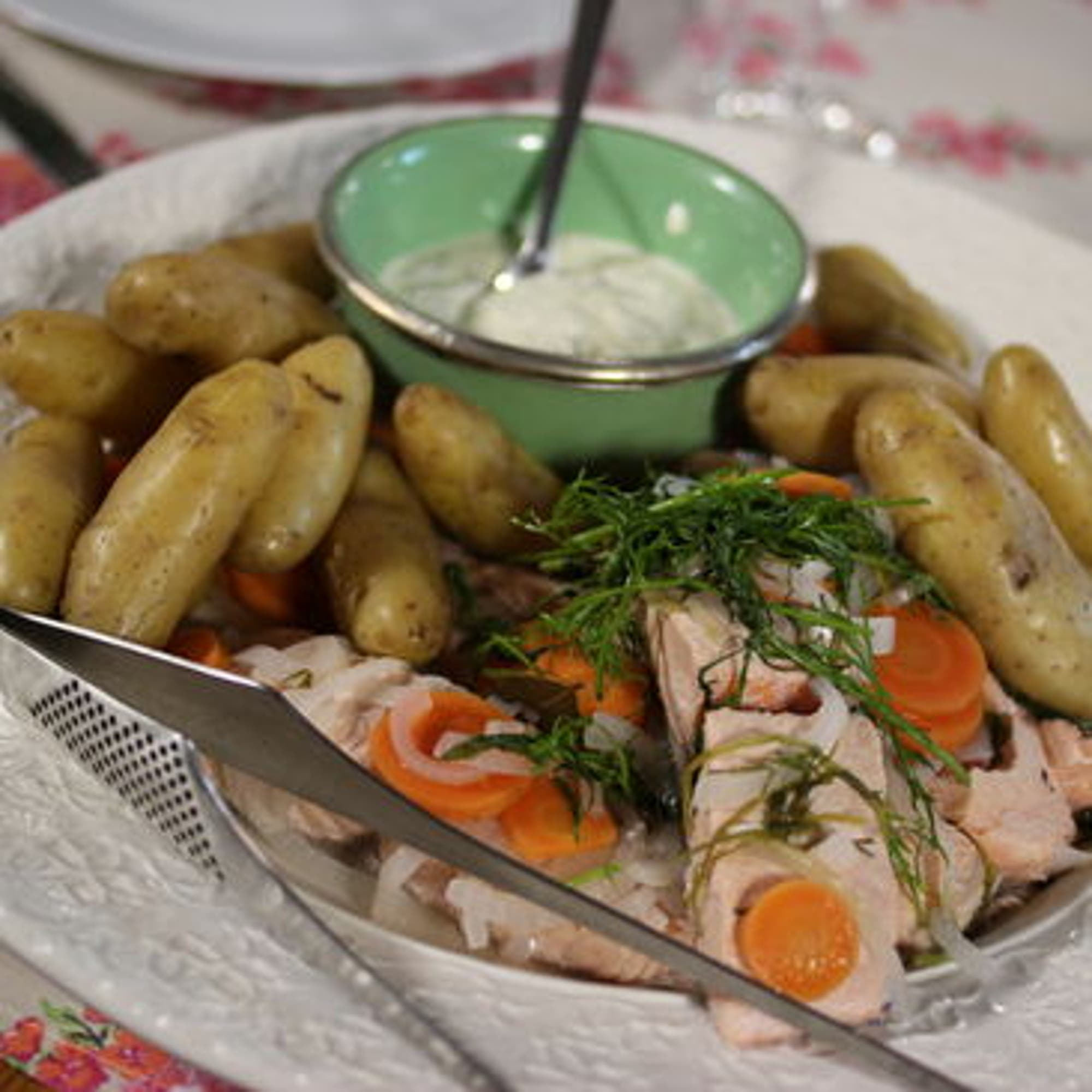 Inkokt lax med potatis och dillmajonäs