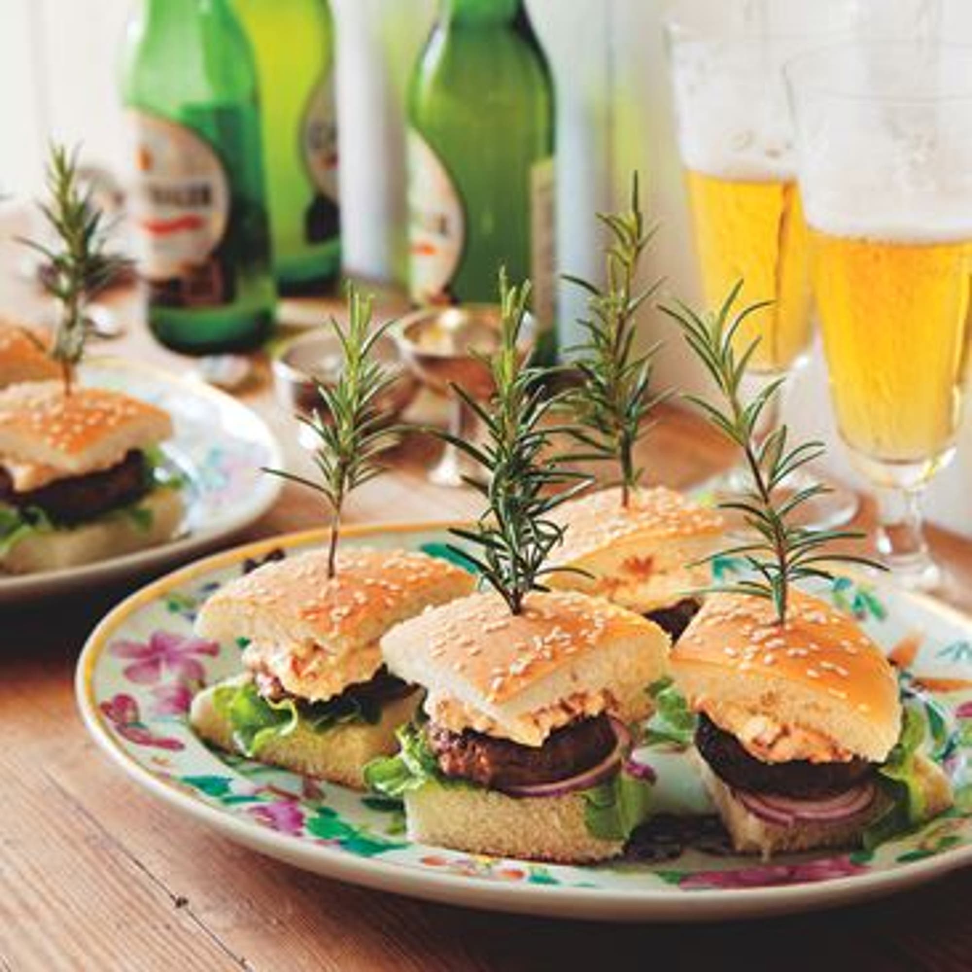 Minihamburgare med tomat- och getostaioli