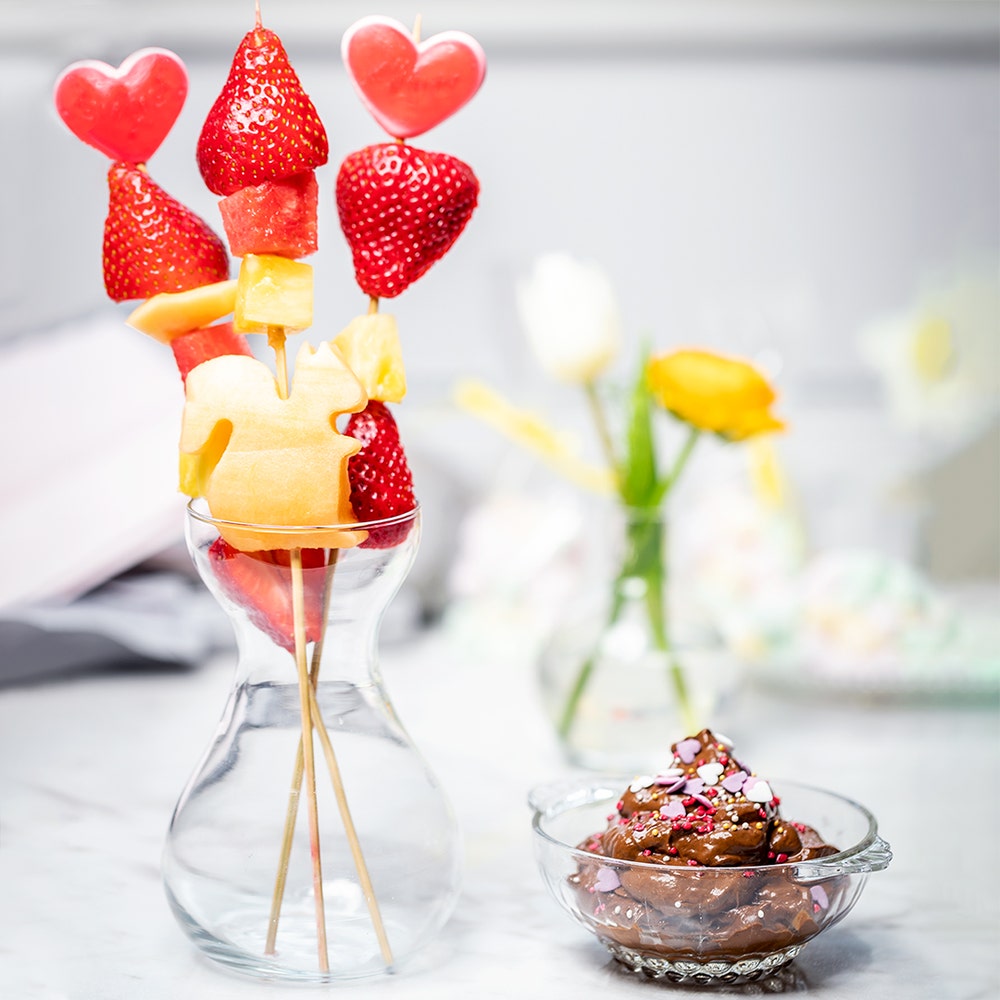 Fruktspett med vegansk chokladmousse