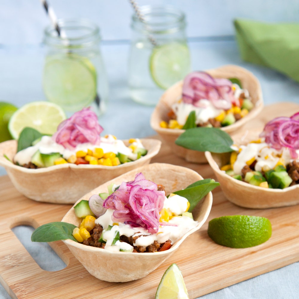 Tacobåtar med limepicklad rödlök