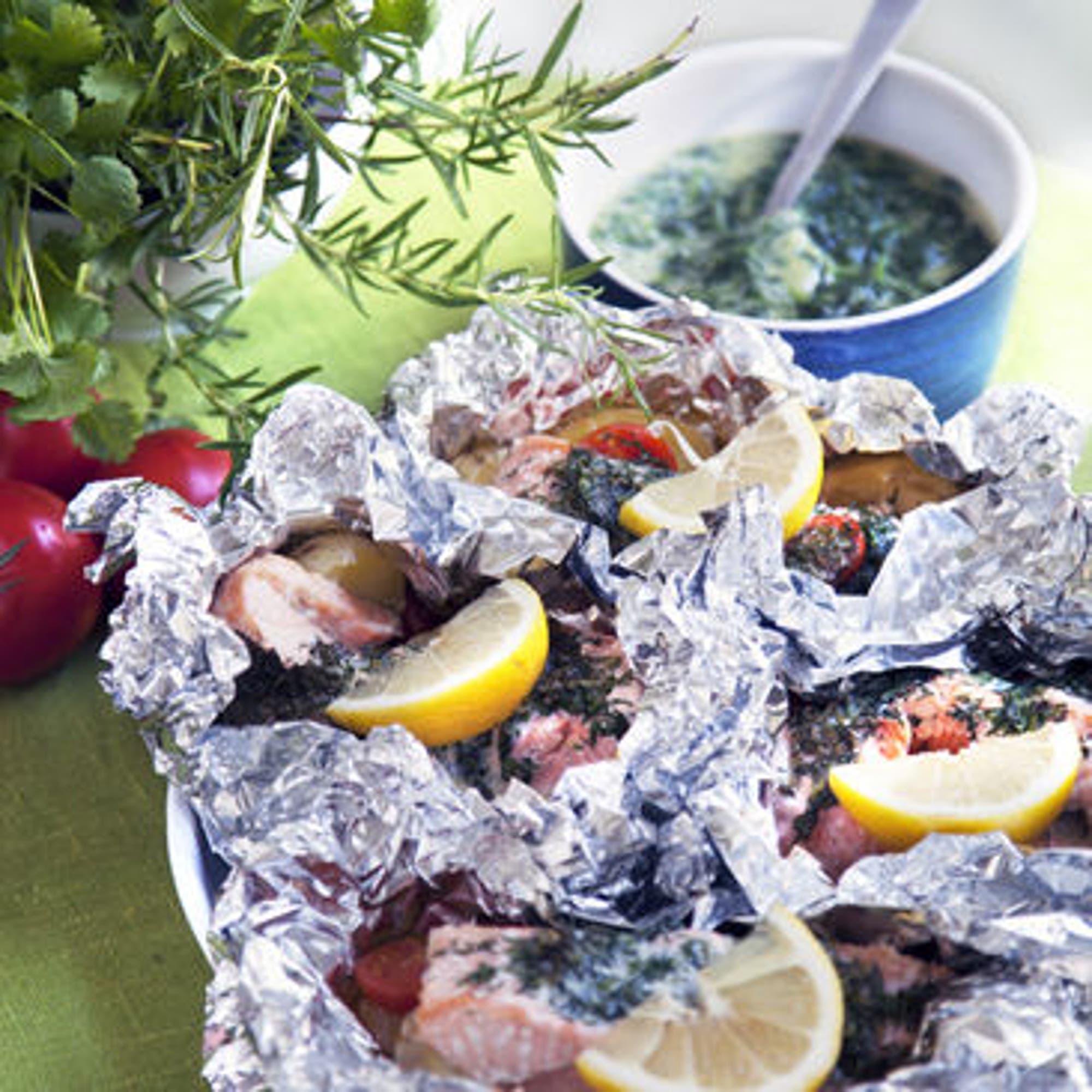 Lax i foliepaket med dill, citron och lättstuvad bladspenat