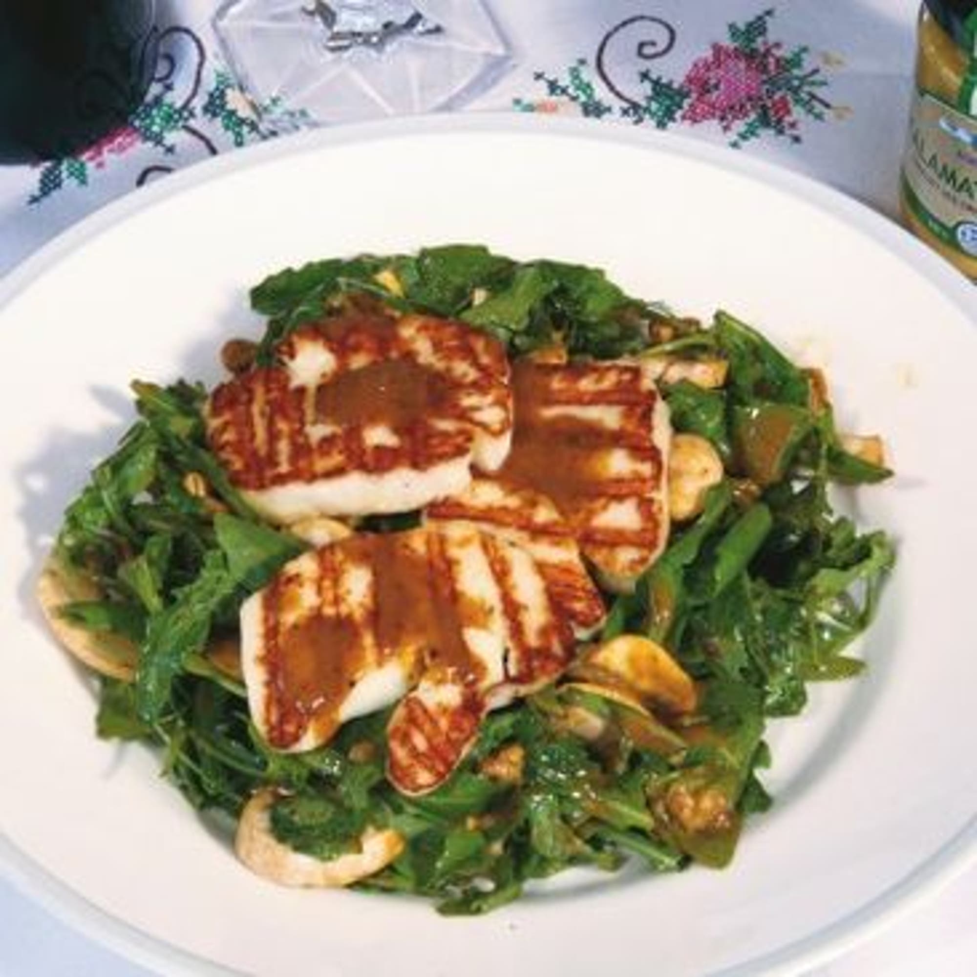 Ruccolasallad med halloumi