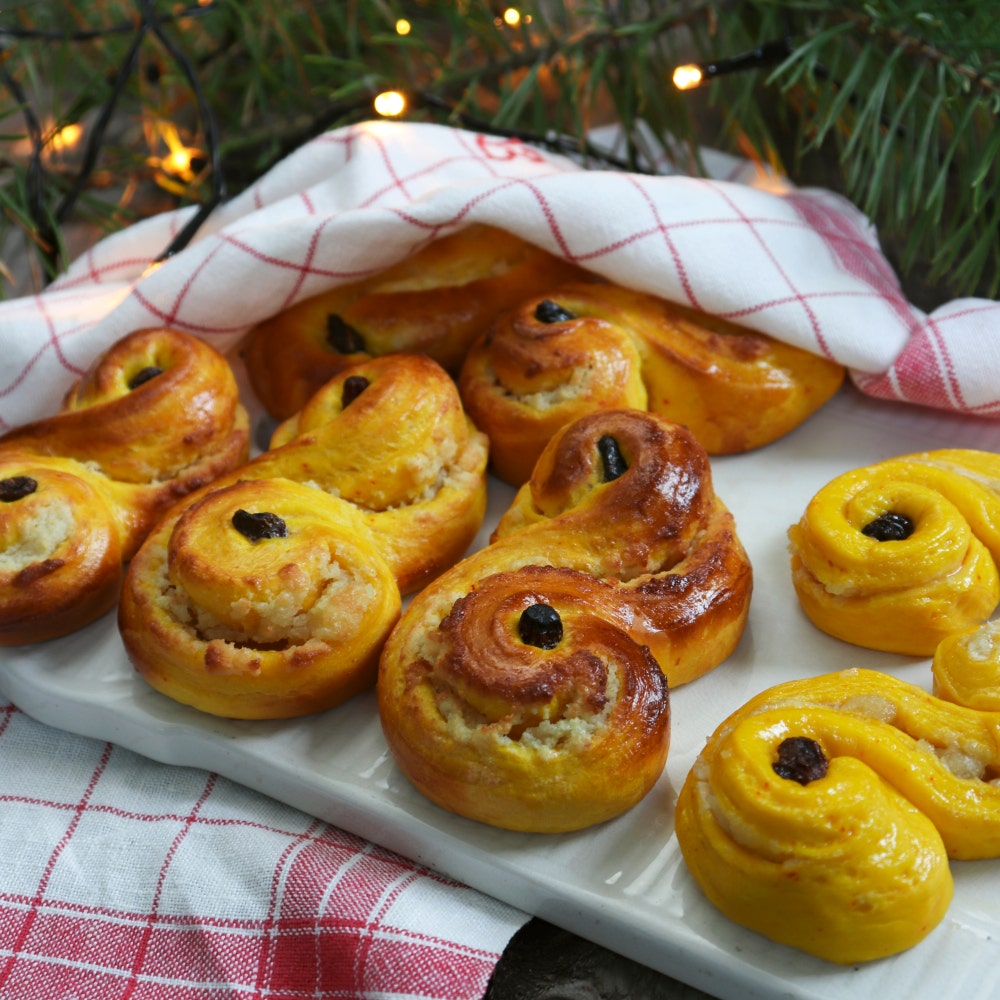 Lussebullar med mandelmassa