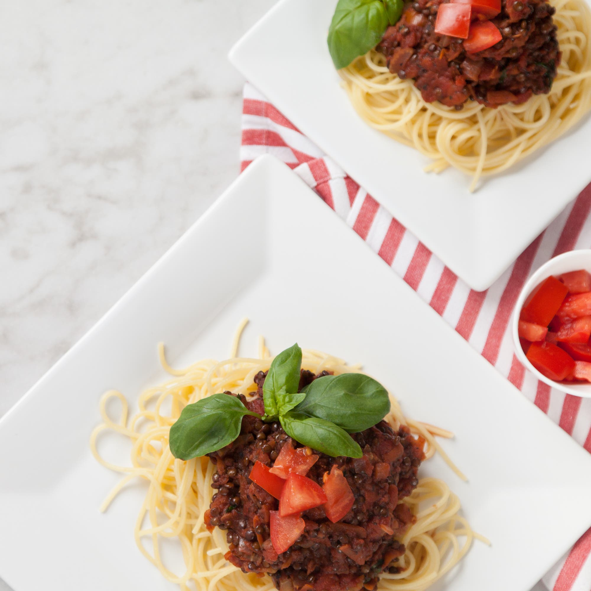 Somrig belugasås med spaghetti