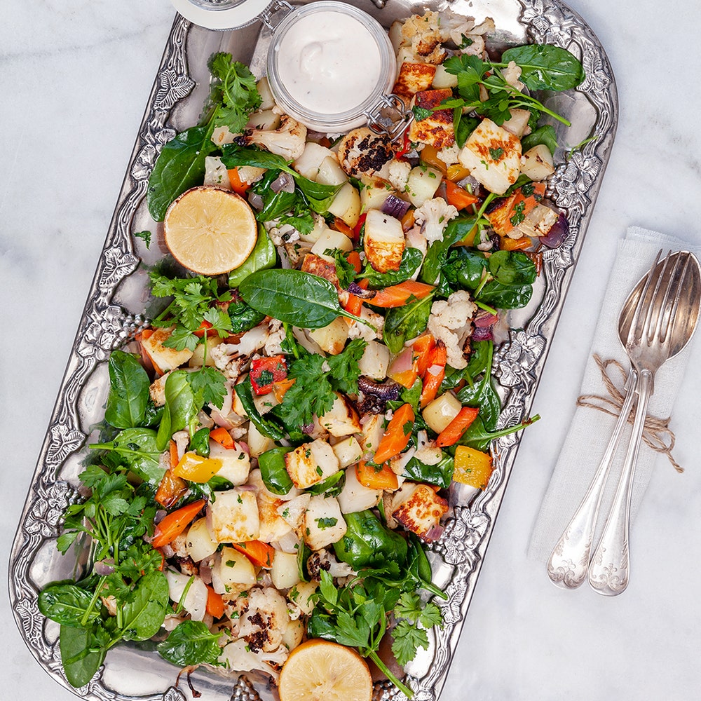 Halloumipytt med citrus- och chiliyoghurt