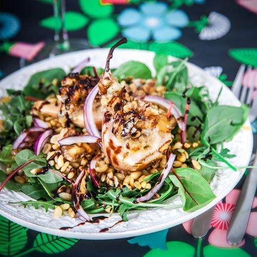 Rostad päronsallad med ädelost och valnötter