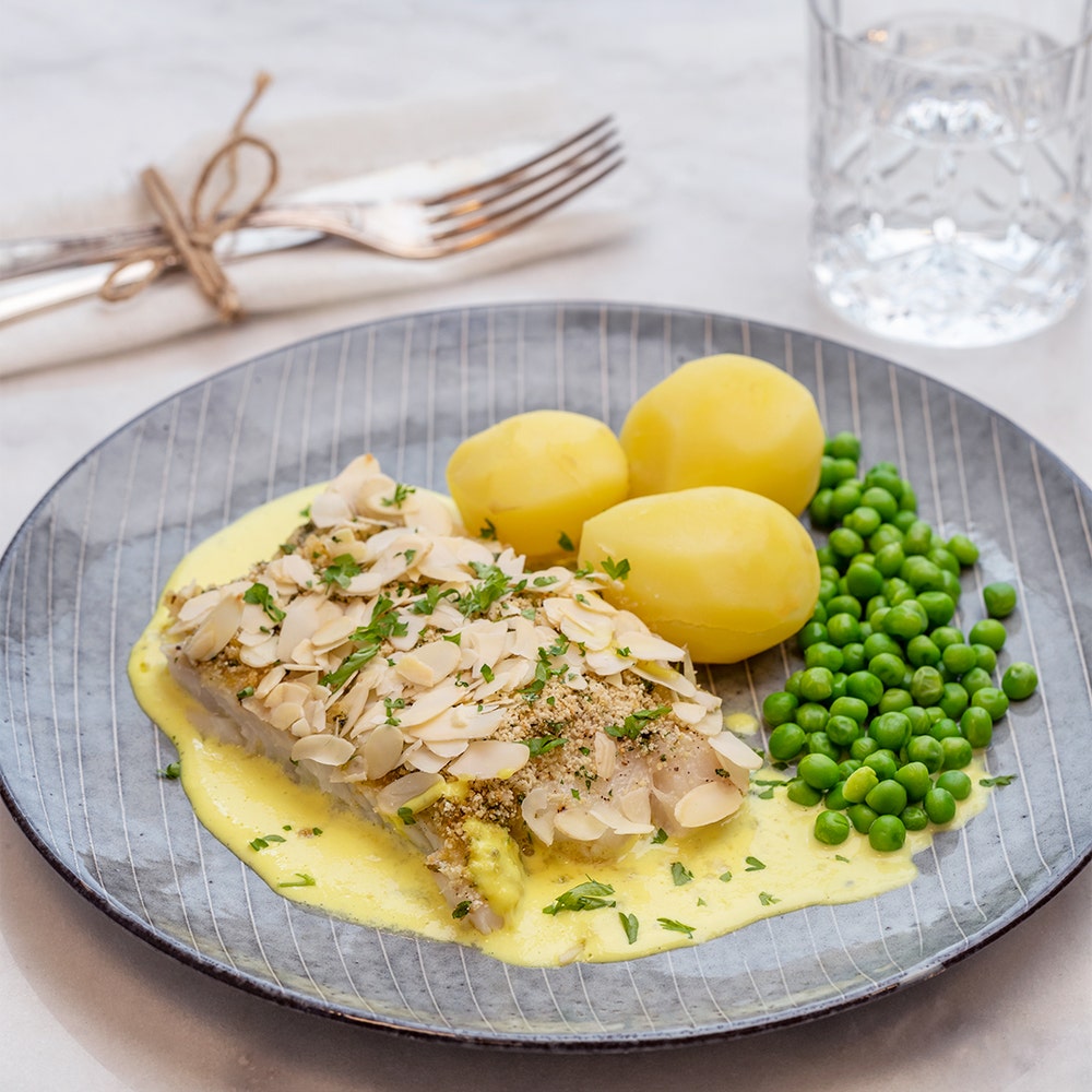 Mandelfisk med citronsås och kokt potatis