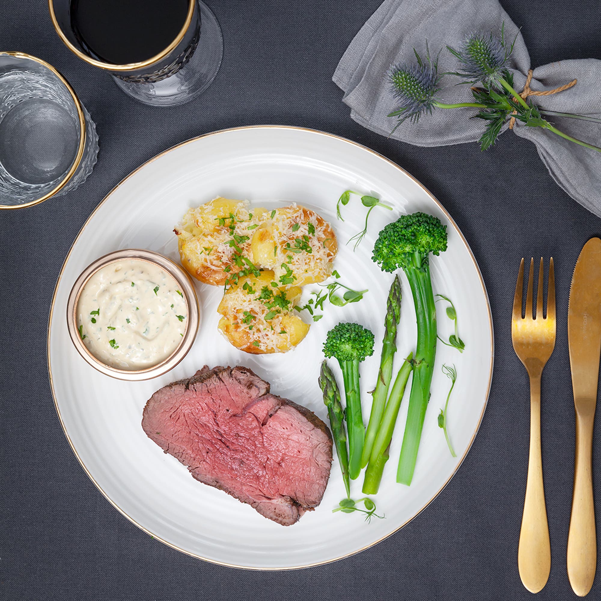 Helstekt oxfilé med parmesanrostad potatis och bearnaisesås
