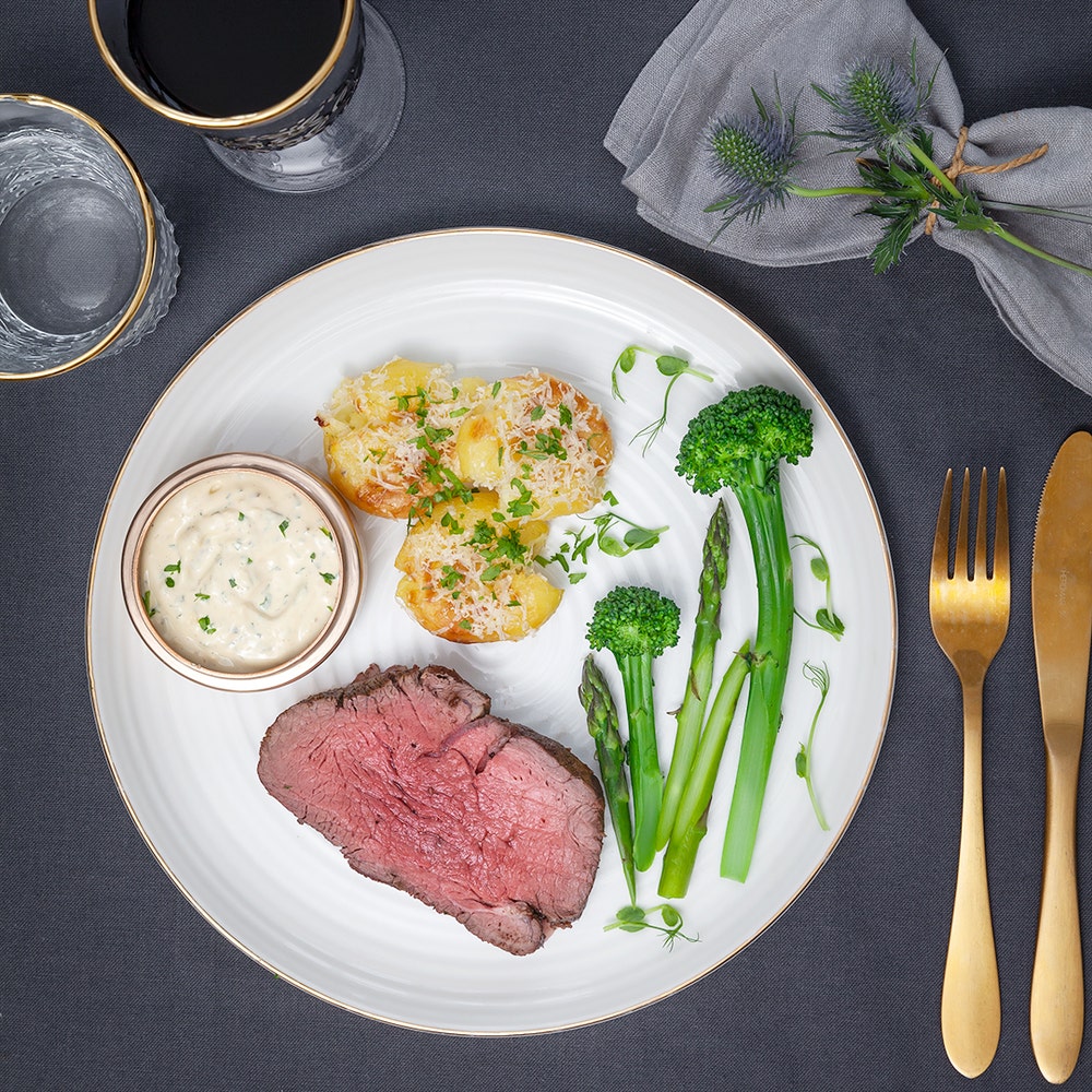 Helstekt oxfilé med parmesanrostad potatis och bearnaisesås