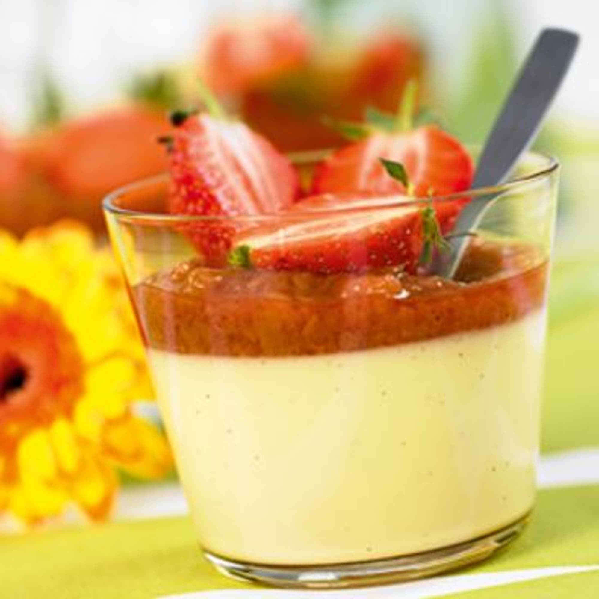Yoghurtpannacotta med rabarberkompott