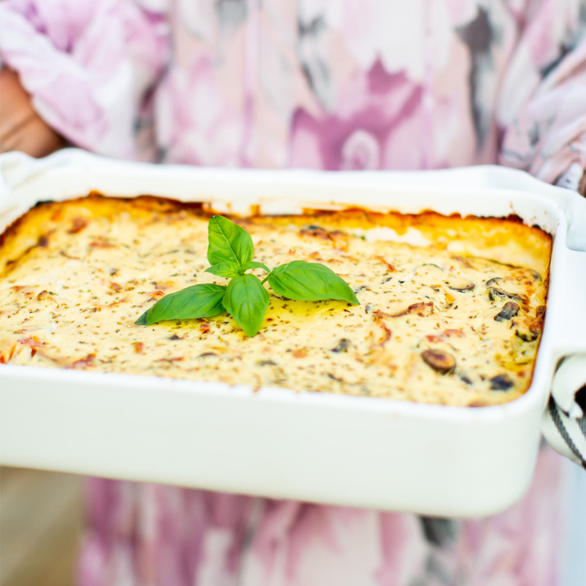 Parmesankyckling med tomat, basilika och dijon