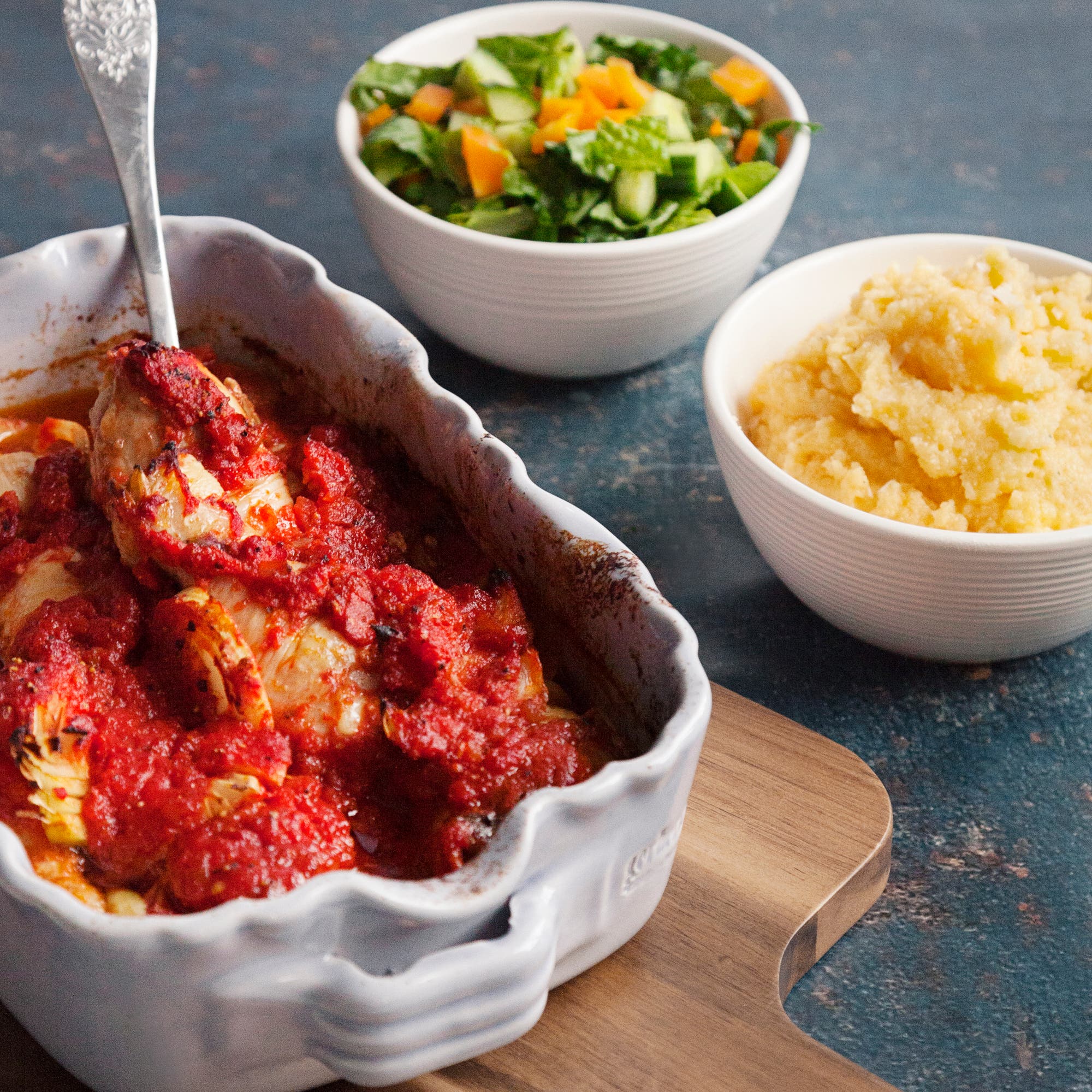 Kycklingben i tomatsås med polenta