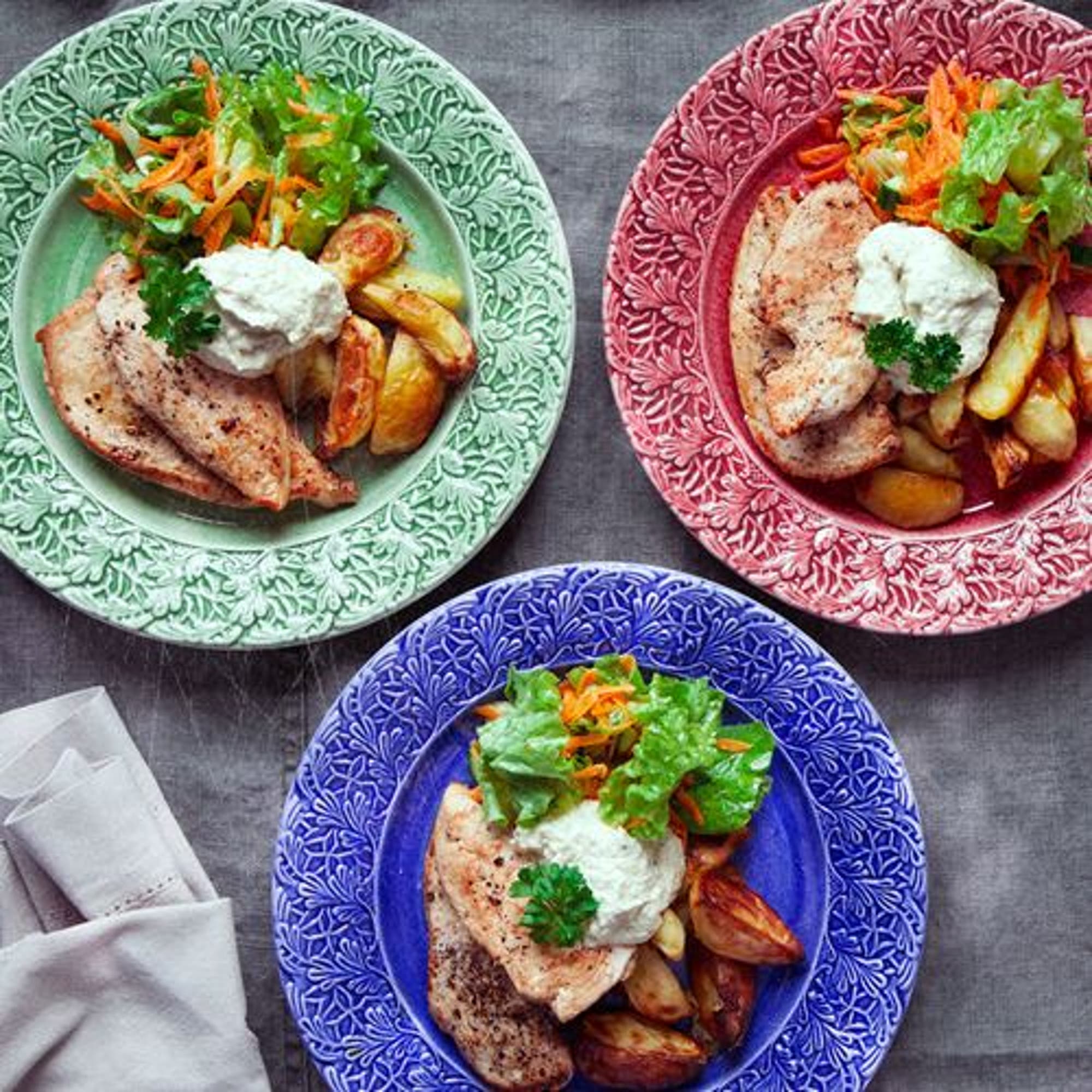 Stekt kyckling med rostad potatis och kronärtskockskräm