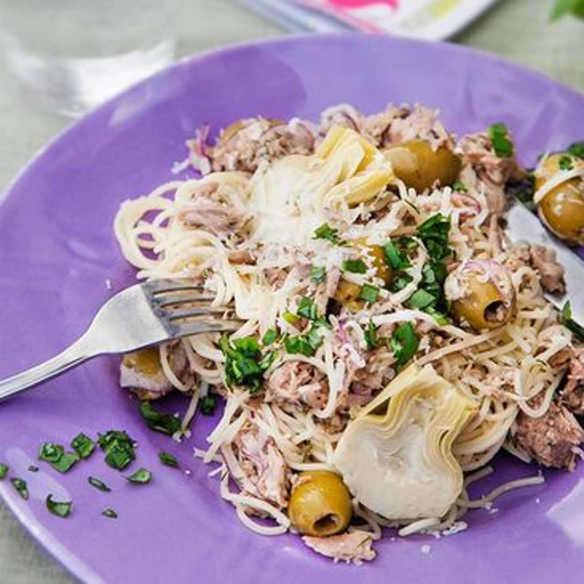 Tonfiskpasta med kronärtskockor