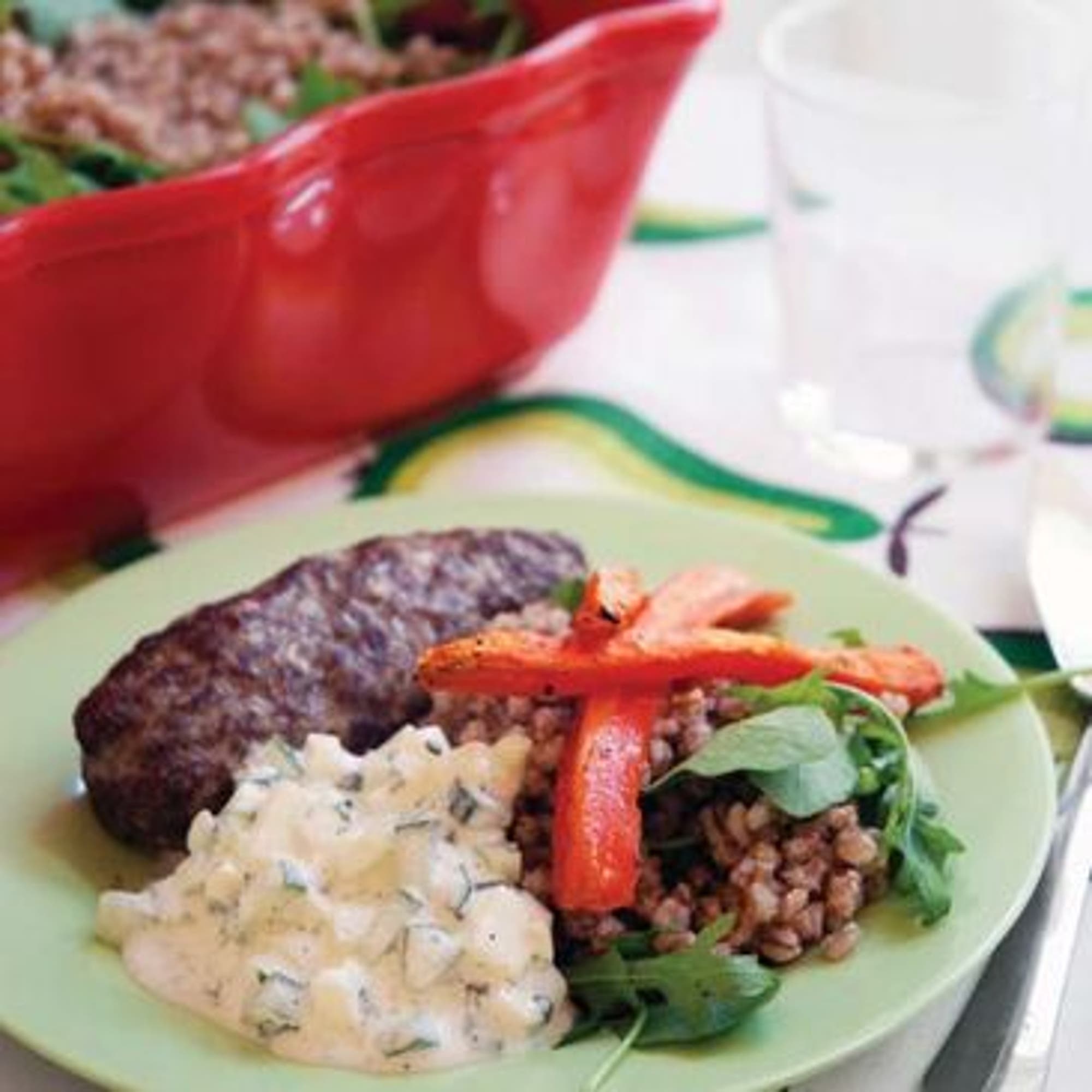 Järpar med citron- & honungsmorötter, raita och gryn
