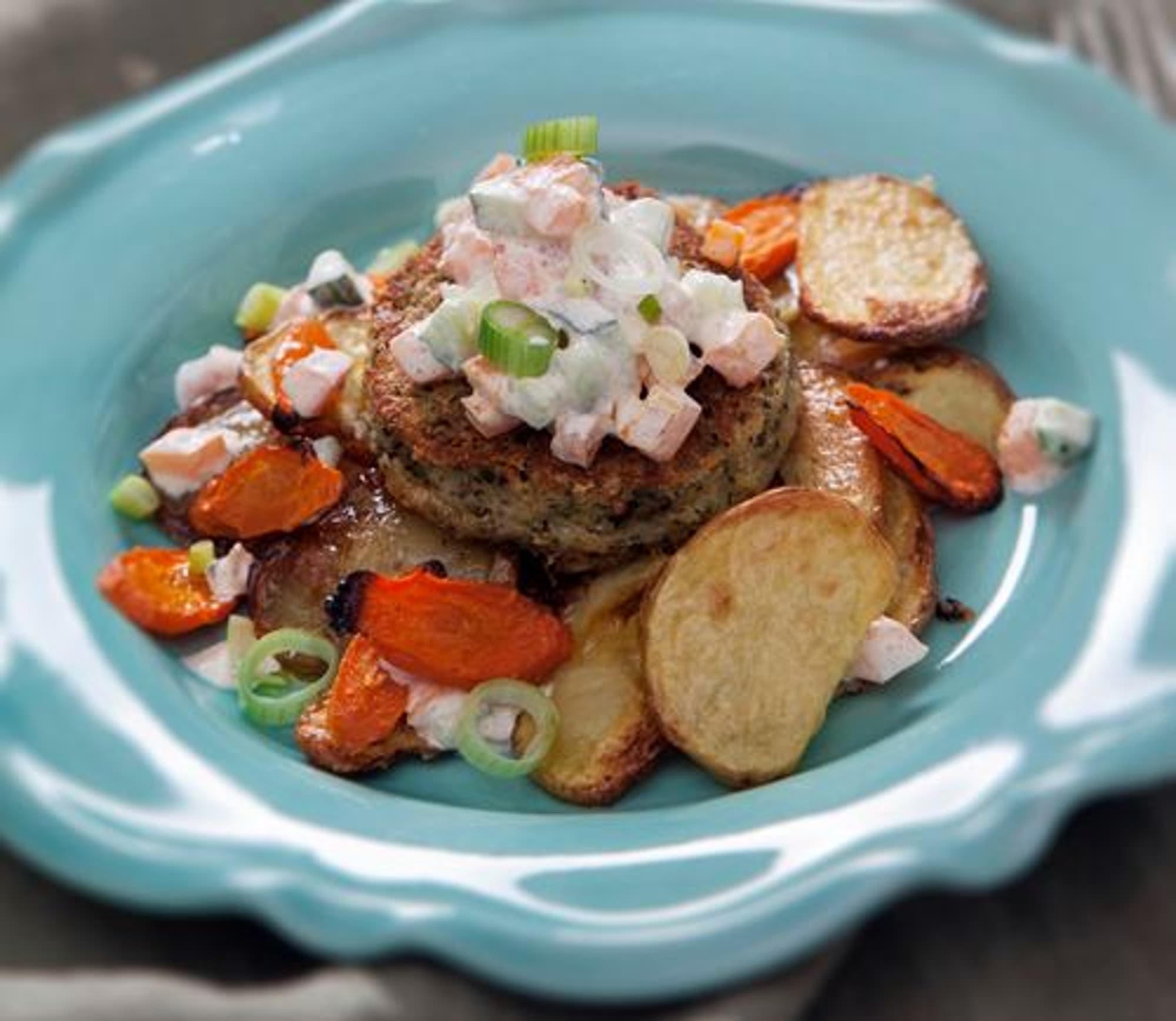 Parmesanbiffar med tzatziki och ugnsgrönsaker
