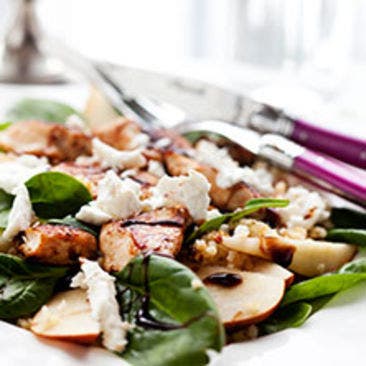 Kycklingsallad med päron, chèvre och Crema di Balsamico
