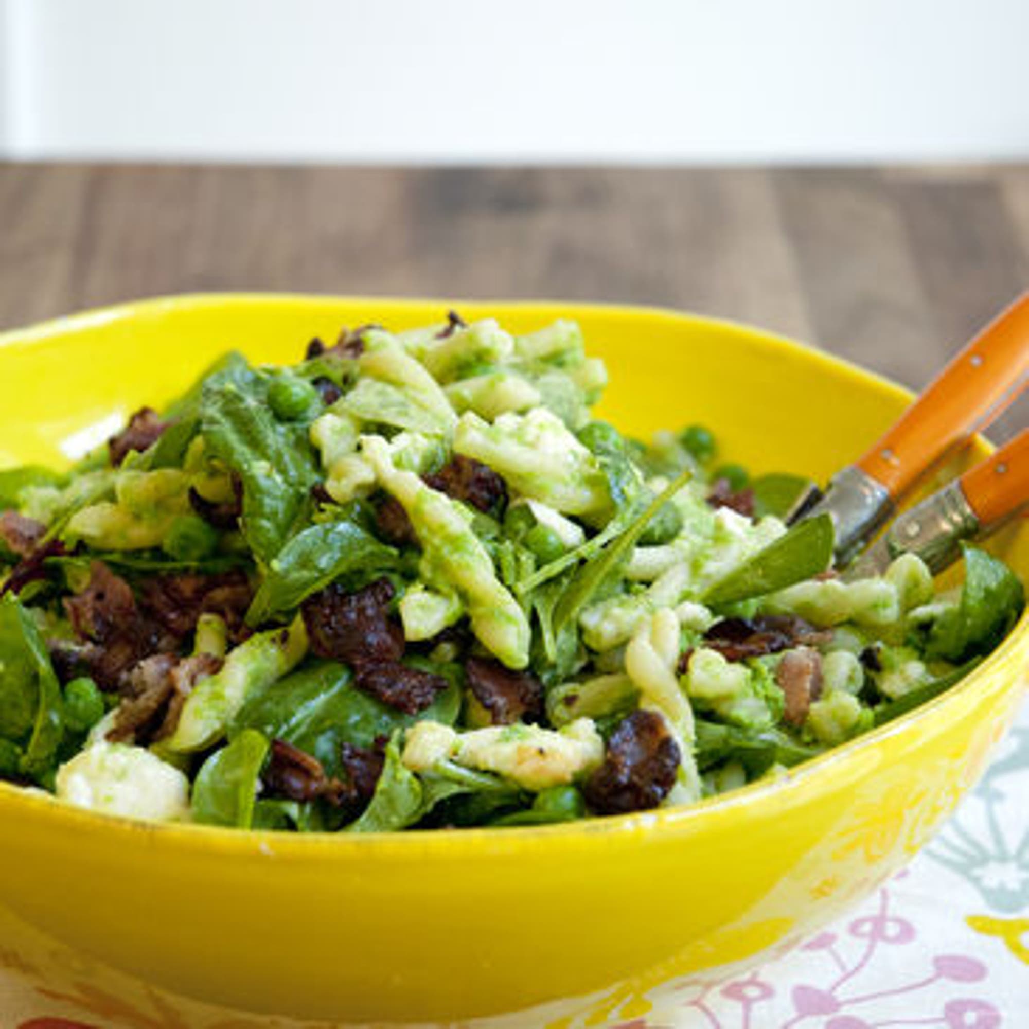 Pasta med ärtpesto och bacon