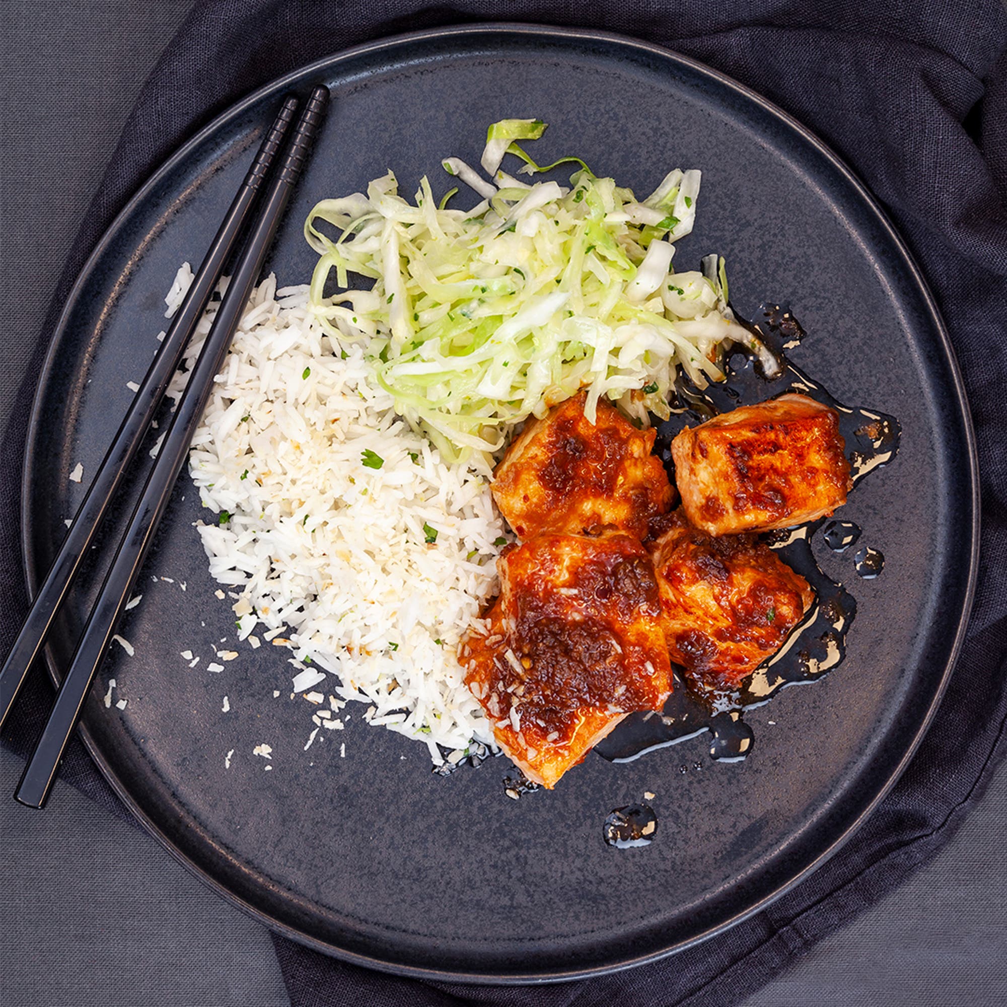 Karamelliserad lax med lime- och kokosris