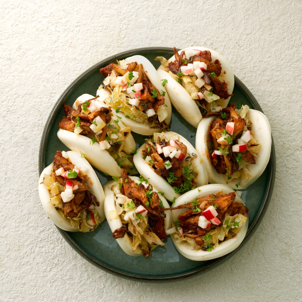 Bao´s med Oumph, spetskål, kantareller och syrat äpple