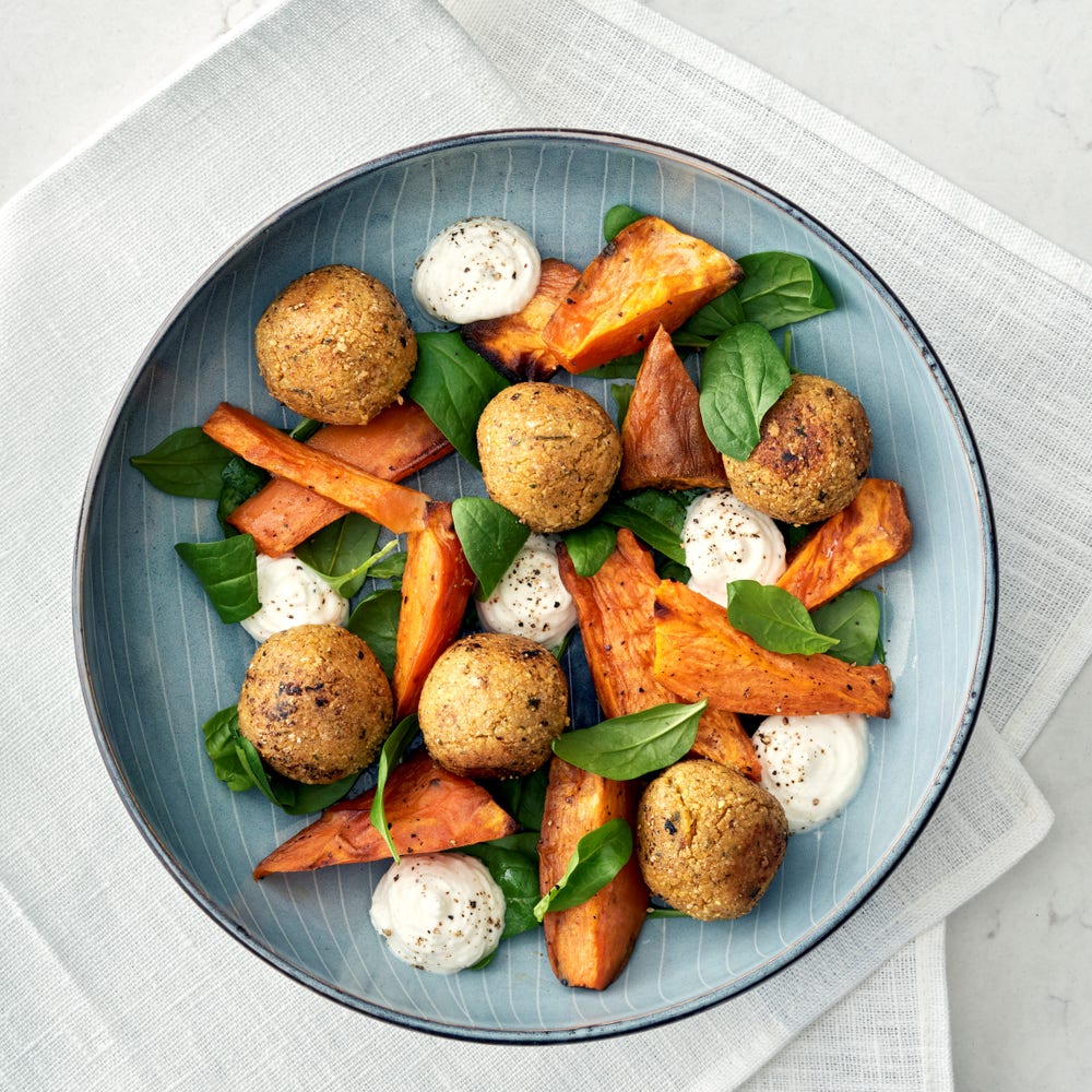 Falafel med rostad sötpotatis och fetaostkräm