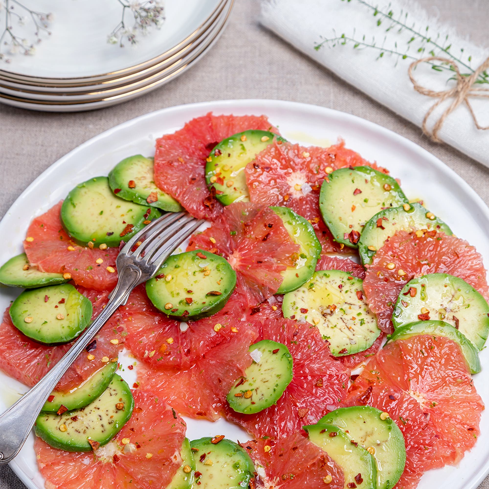 Avokado och blodgrapecarpaccio
