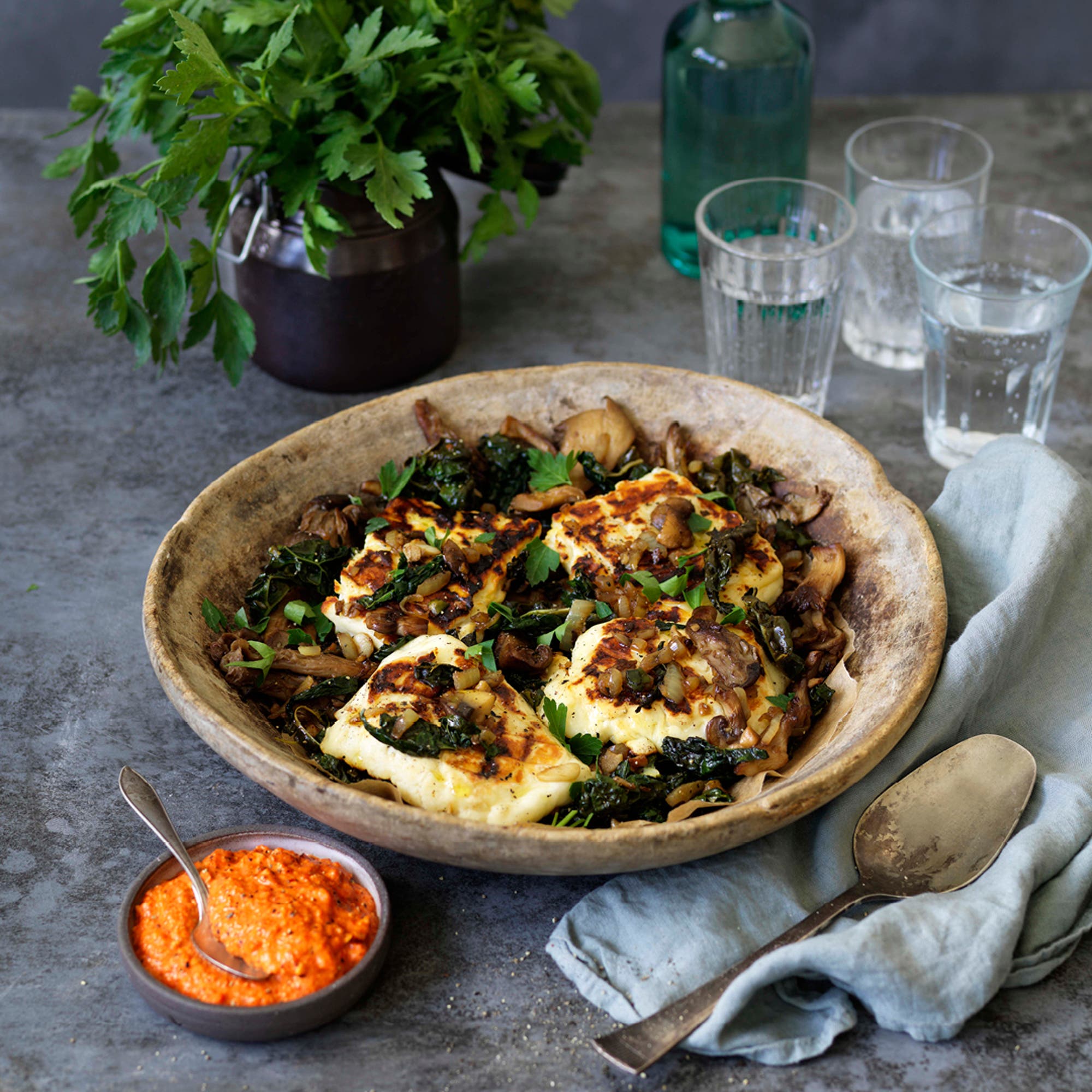 Halloumi med svartkål och svamp
