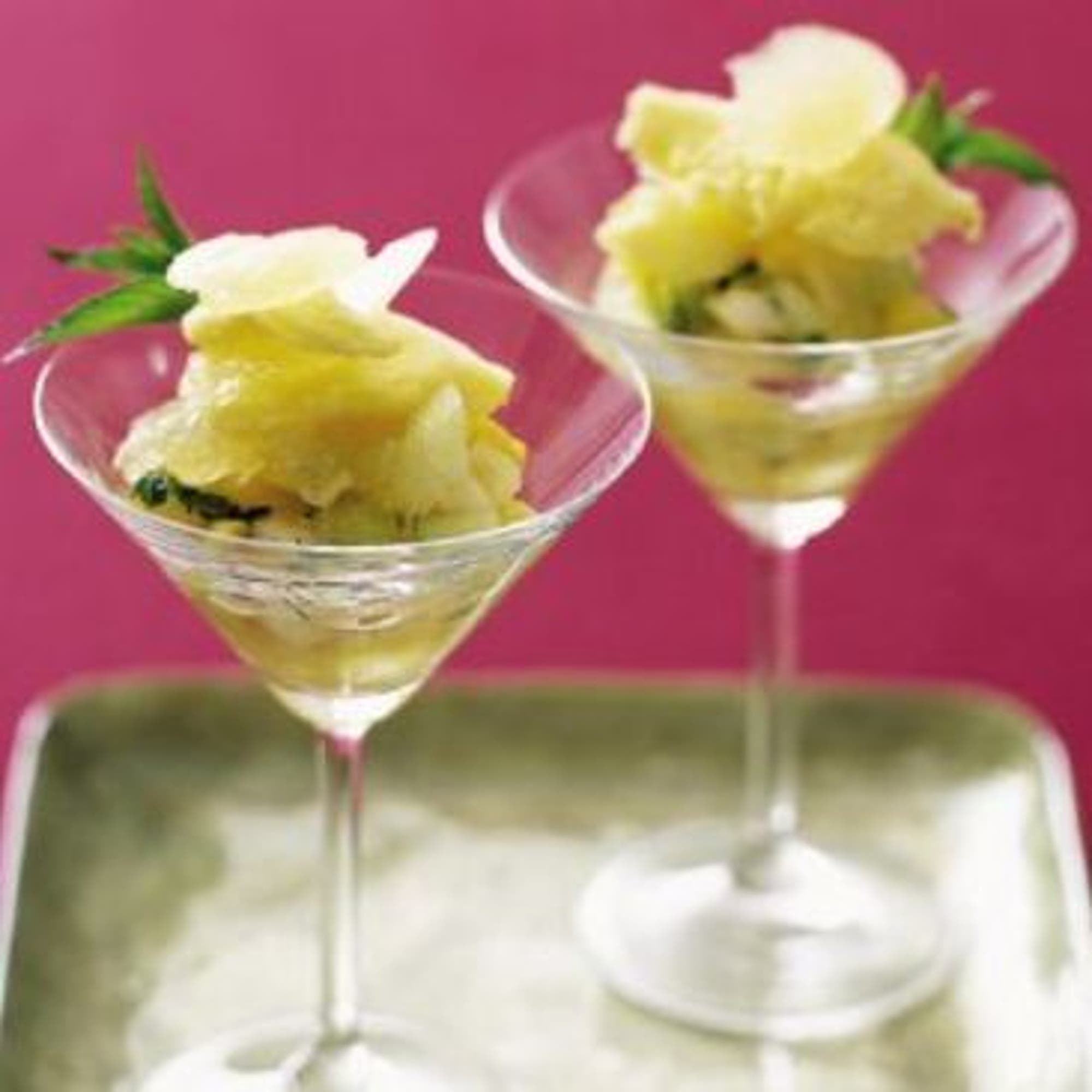 Fruktsallad med mynta och champagnegranité