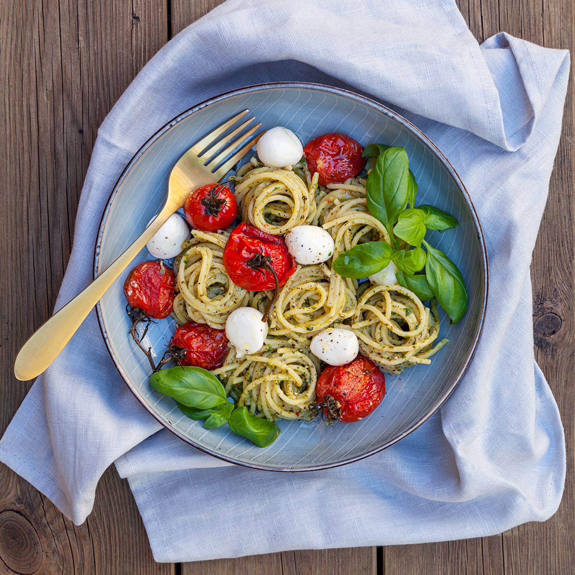 Pasta pesto med rostade tomater