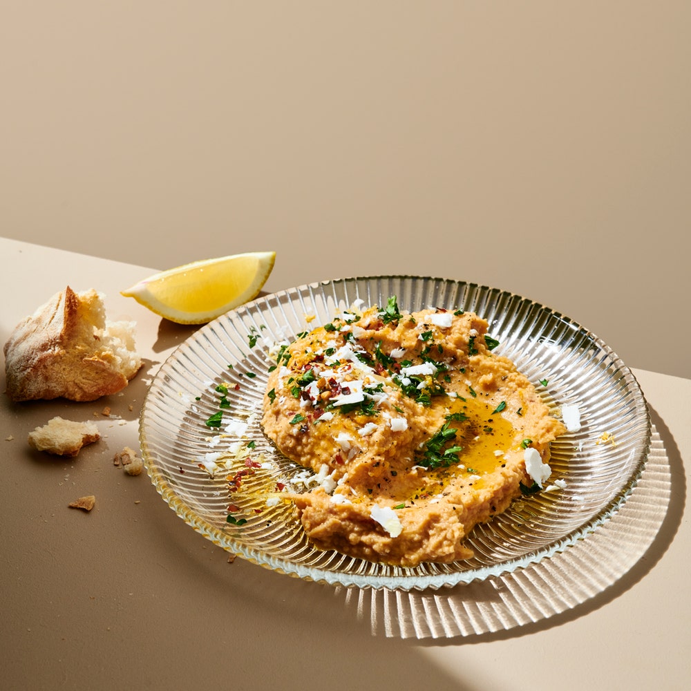 Rostad vitlök- och chilihummus på röda linser
